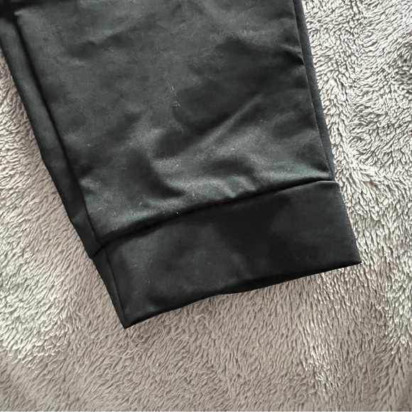 Uniqlo Joggers 🖤 - Picture 7 of 10